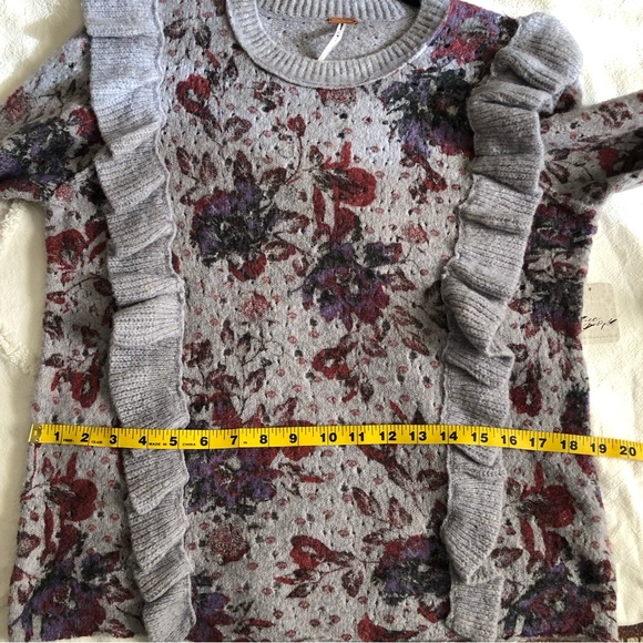 Free People ruffle floral sweater bell sleeve size L NWT - Picture 9 of 16